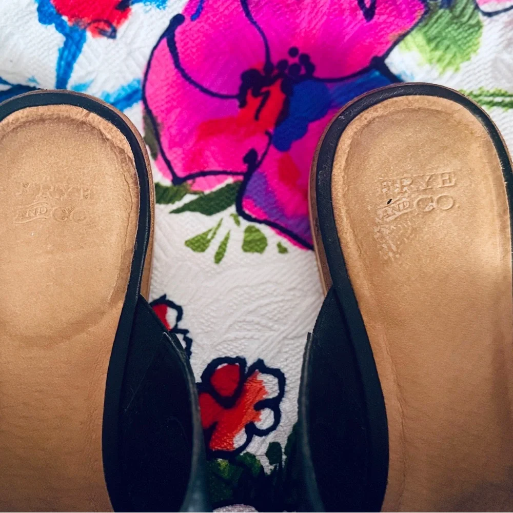 Elegant Black Leather Mules - Picture 5 of 6